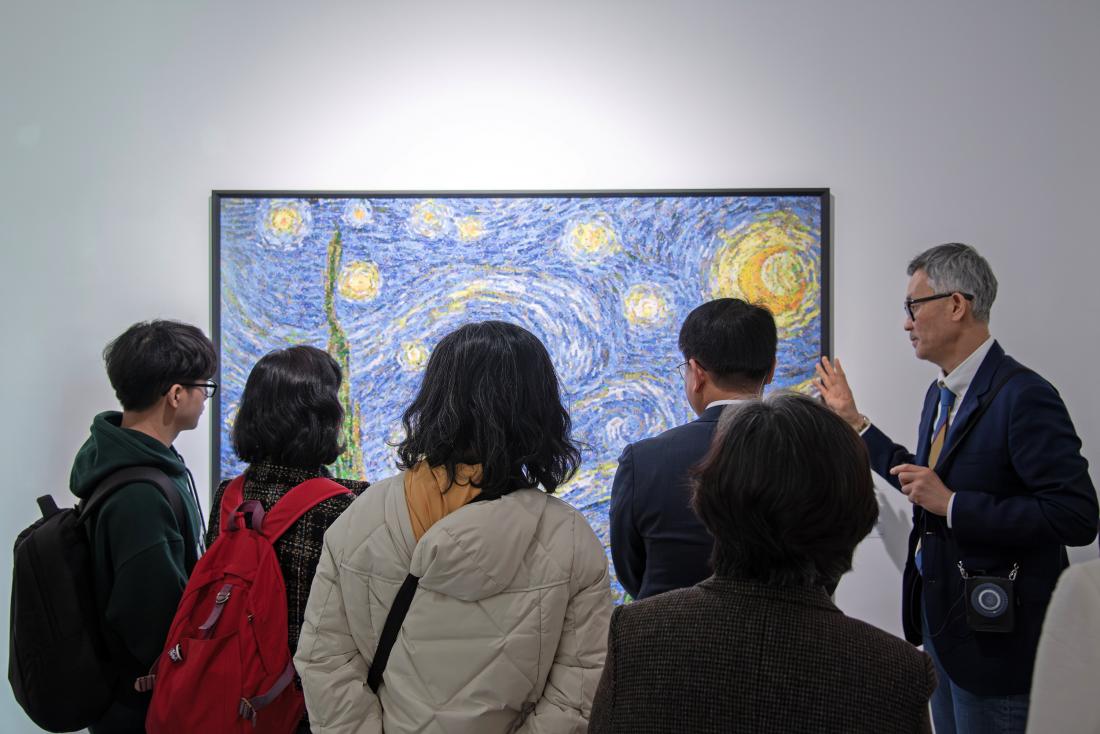 20260407_금정문화회관 기획전시 '지구  앞에 서다 - 위태로운 경계에' 개막식_11_2.jpg