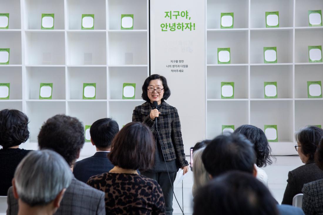 20260407_금정문화회관 기획전시 '지구  앞에 서다 - 위태로운 경계에' 개막식_23.jpg