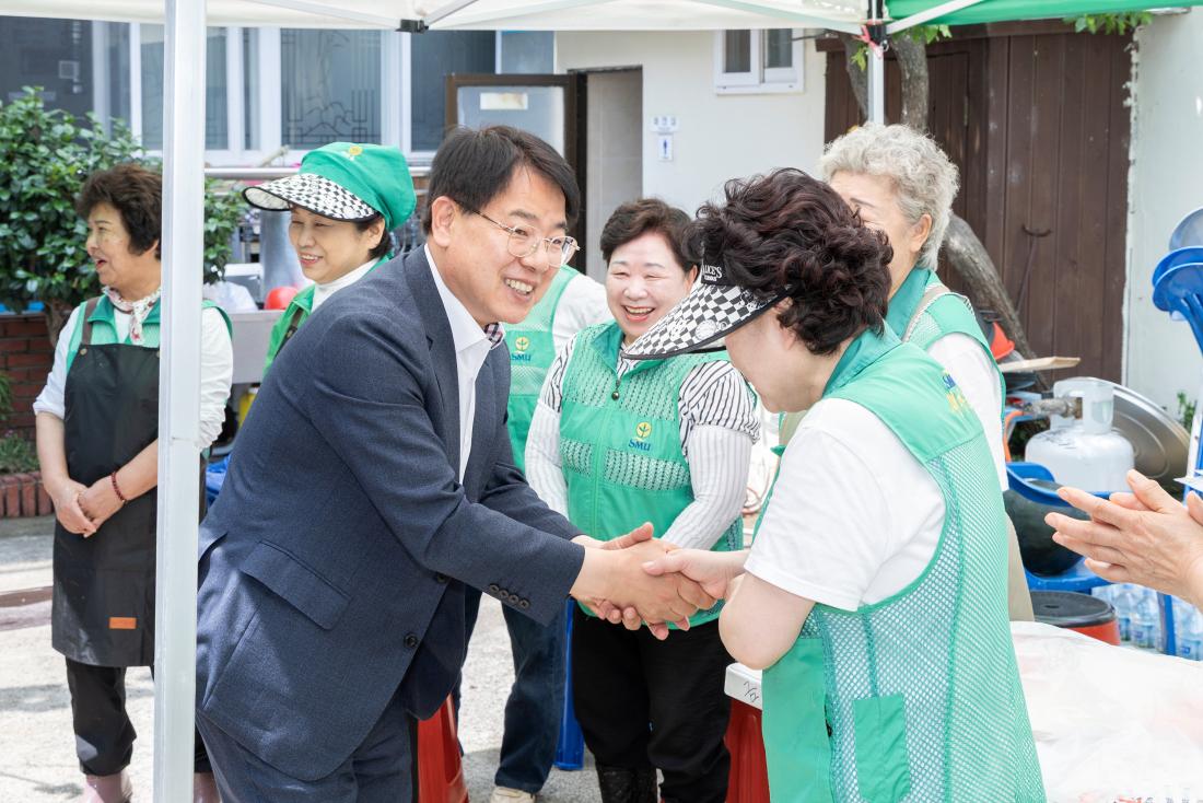 20260610_금사회동동 새마을부녀회 사랑의 김치나눔 행사_3.jpg