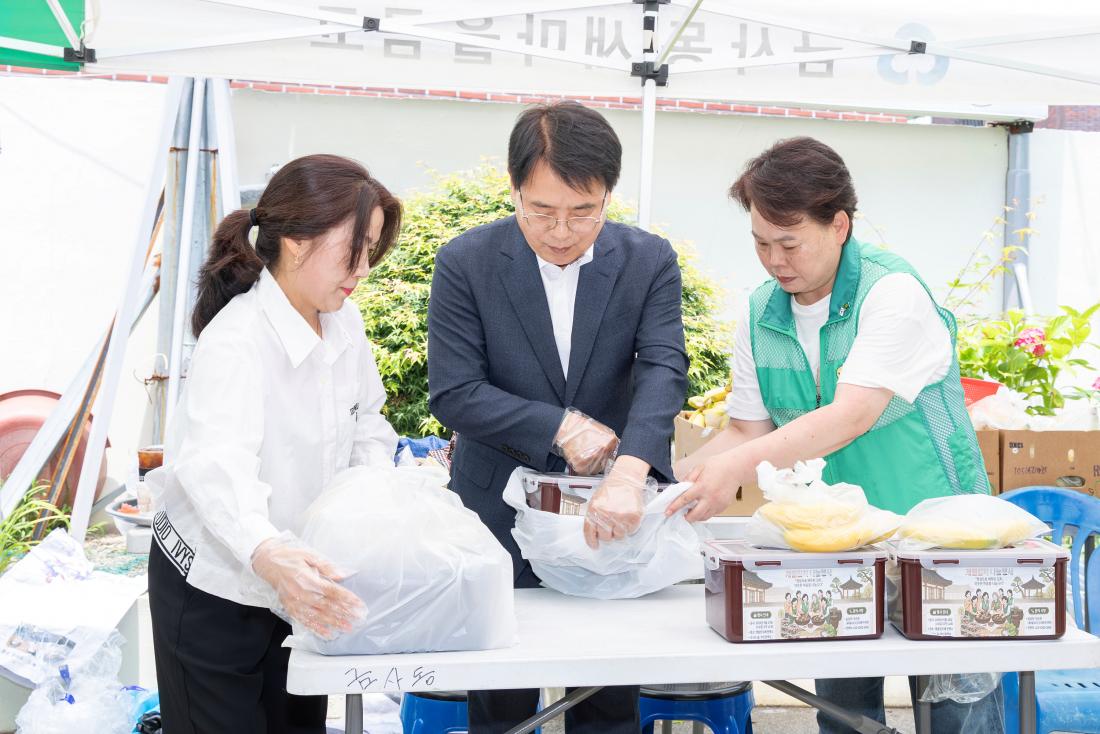 20260610_금사회동동 새마을부녀회 사랑의 김치나눔 행사_4.jpg