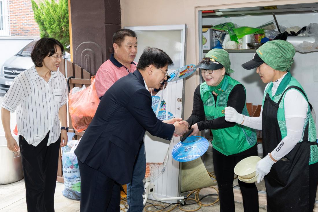 20260709_장전2동 새마을부녀회, 사랑의 삼계탕 나눔행사_5.jpg